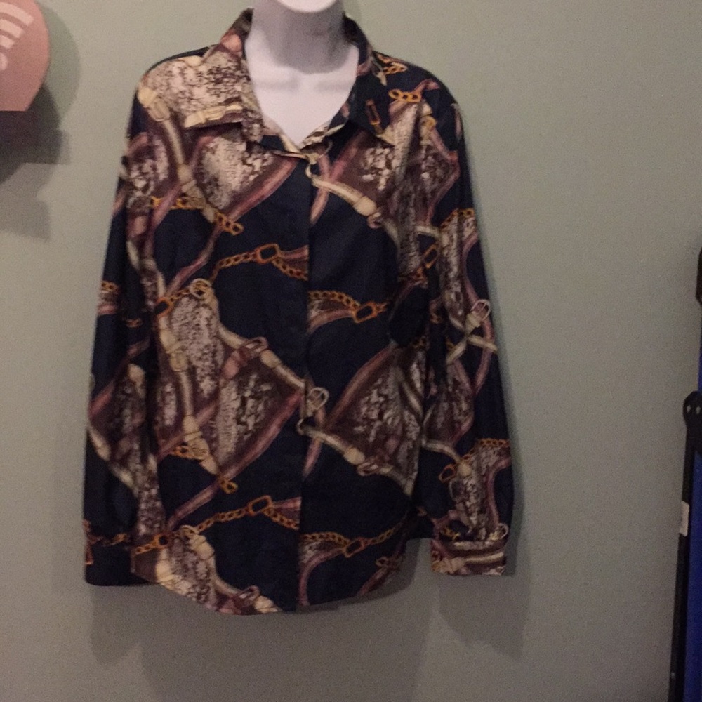 Chic Top Size 2X RUNS SMALLER